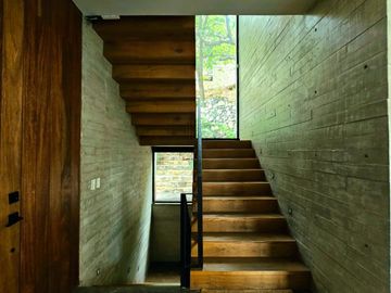 LAS CAÑADAS CASA EN VENTA SEMINUEVA MODERNA CON INCREIBLE VISTA