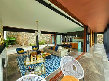 LAS CAÑADAS CASA EN VENTA SEMINUEVA MODERNA CON INCREIBLE VISTA