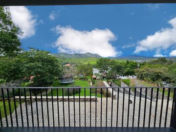 LAS CAÑADAS CASA EN VENTA SEMINUEVA MODERNA CON INCREIBLE VISTA