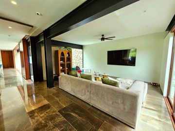 LAS CAÑADAS CASA EN VENTA SEMINUEVA MODERNA CON INCREIBLE VISTA