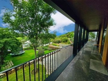 LAS CAÑADAS CASA EN VENTA SEMINUEVA MODERNA CON INCREIBLE VISTA