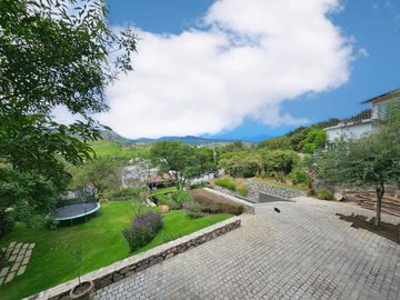 LAS CAÑADAS CASA EN VENTA SEMINUEVA MODERNA CON INCREIBLE VISTA