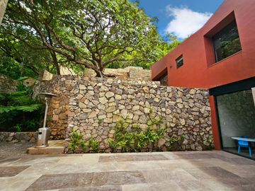 LAS CAÑADAS CASA EN VENTA SEMINUEVA MODERNA CON INCREIBLE VISTA