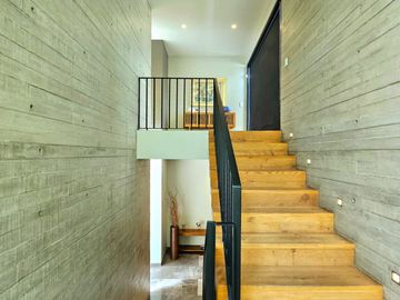 LAS CAÑADAS CASA EN VENTA SEMINUEVA MODERNA CON INCREIBLE VISTA