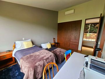 LAS CAÑADAS CASA EN VENTA SEMINUEVA MODERNA CON INCREIBLE VISTA