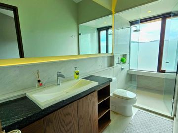 LAS CAÑADAS CASA EN VENTA SEMINUEVA MODERNA CON INCREIBLE VISTA