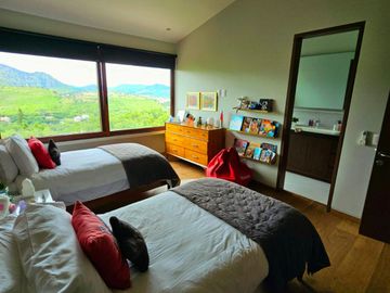 LAS CAÑADAS CASA EN VENTA SEMINUEVA MODERNA CON INCREIBLE VISTA