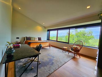 LAS CAÑADAS CASA EN VENTA SEMINUEVA MODERNA CON INCREIBLE VISTA