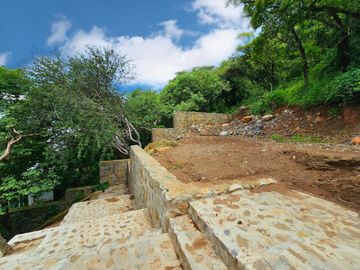 LAS CAÑADAS CASA EN VENTA SEMINUEVA MODERNA CON INCREIBLE VISTA