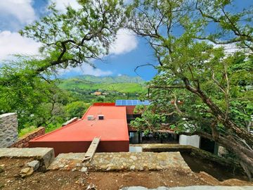 LAS CAÑADAS CASA EN VENTA SEMINUEVA MODERNA CON INCREIBLE VISTA