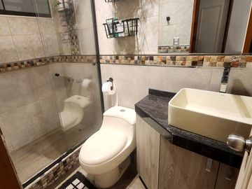 VENTA ZONA EXCLUSIVA DE SURCO, HERMOSO DEPARTAMENTO EN PRIMER PISO ELEVADO