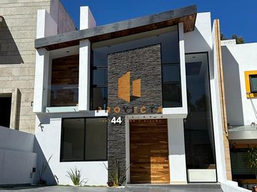 CASA EN VENTA EN ÁGUILAS ALTOZANO