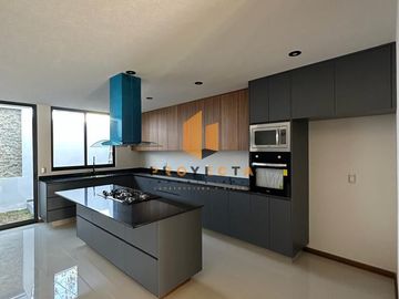 CASA EN VENTA EN ÁGUILAS ALTOZANO