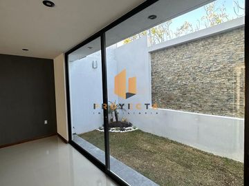CASA EN VENTA EN ÁGUILAS ALTOZANO