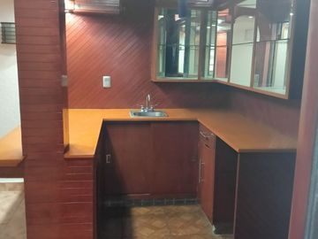 CASA DE 3 NIVELES RECIEN REMODELADA, 4 RECAMARAS CON CLOSET
