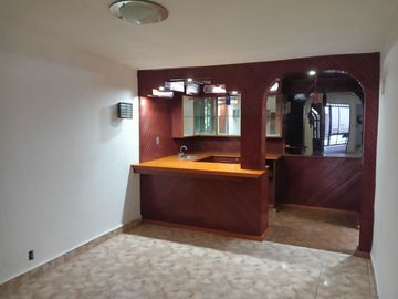CASA DE 3 NIVELES RECIEN REMODELADA, 4 RECAMARAS CON CLOSET