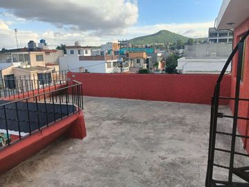 CASA DE 3 NIVELES RECIEN REMODELADA, 4 RECAMARAS CON CLOSET
