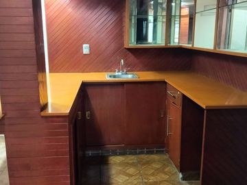 CASA DE 3 NIVELES RECIEN REMODELADA, 4 RECAMARAS CON CLOSET