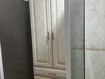 CASA DE 3 NIVELES RECIEN REMODELADA, 4 RECAMARAS CON CLOSET