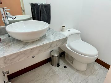 VENTA DPTO DE 2 DORMITORIOS CON BAÑOS INCORPORADOS