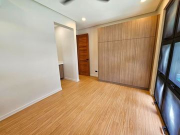 MODERN BUNGALOW HOUSE AND LOT IN AYALA ALABANG MUNTINLUPA