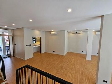 MODERN BUNGALOW HOUSE AND LOT IN AYALA ALABANG MUNTINLUPA