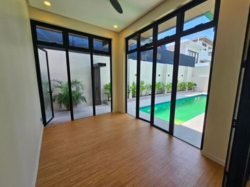 MODERN BUNGALOW HOUSE AND LOT IN AYALA ALABANG MUNTINLUPA