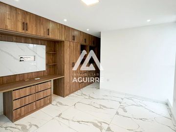 EN VENTA: casa esquinera de lujo en Urbanizacion Privada, Machala