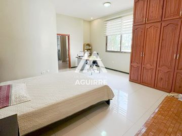 EN VENTA: casa de lujo en Urbanización Privada, Machala