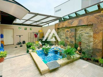 EN VENTA: casa de lujo en Urbanización Privada, Machala