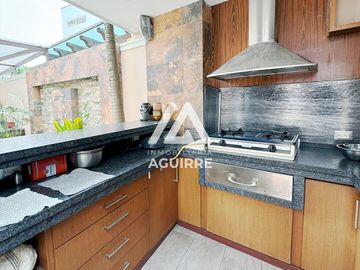 EN VENTA: casa de lujo en Urbanización Privada, Machala