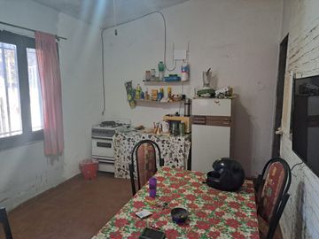 VENDO CASA 2 DORMITORIOS EN Bº RESIDENCIAL AMERICA A RECICLAR