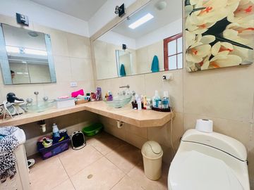 CASA CON SALIDA A PARQUE EN BRISAS DE VILLA