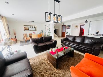 CASA CON SALIDA A PARQUE EN BRISAS DE VILLA