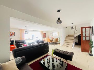 CASA CON SALIDA A PARQUE EN BRISAS DE VILLA