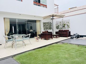 CASA CON SALIDA A PARQUE EN BRISAS DE VILLA