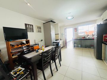 CASA CON SALIDA A PARQUE EN BRISAS DE VILLA