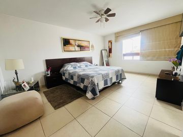 CASA CON SALIDA A PARQUE EN BRISAS DE VILLA