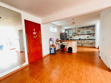CASA CON SALIDA A PARQUE EN BRISAS DE VILLA