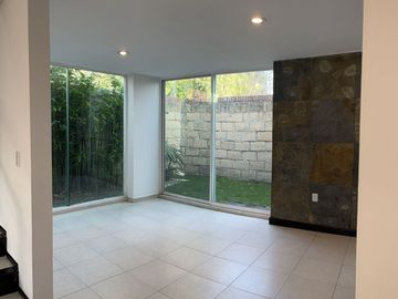 Venta de casa en Residencial Vesta, col. Rancho San José Xilotzingo, Puebla