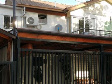 Se vende casa de dos pisos