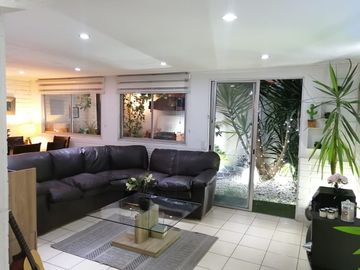 Se vende casa de dos pisos