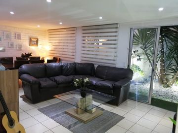 Se vende casa de dos pisos