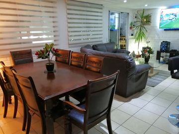 Se vende casa de dos pisos