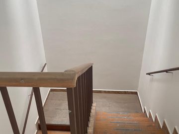CASA EN VENTA - ESQUINA PRADOS AGUA AZUL, SOBRE AVENIDA - 4 RECÁMARAS Y FAMILY ROOM