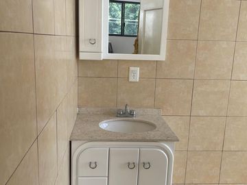 CASA EN VENTA - ESQUINA PRADOS AGUA AZUL, SOBRE AVENIDA - 4 RECÁMARAS Y FAMILY ROOM