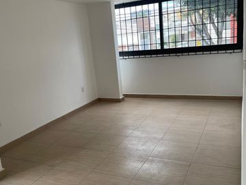 CASA EN VENTA - ESQUINA PRADOS AGUA AZUL, SOBRE AVENIDA - 4 RECÁMARAS Y FAMILY ROOM