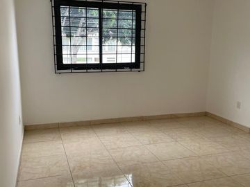 CASA EN VENTA - ESQUINA PRADOS AGUA AZUL, SOBRE AVENIDA - 4 RECÁMARAS Y FAMILY ROOM