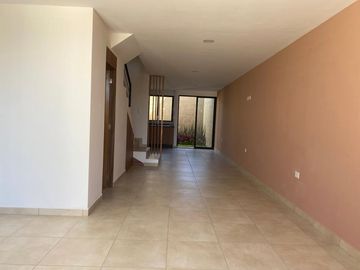 Venta de casa nueva en conjunto cerrado en San Juan Cuautlancingo.