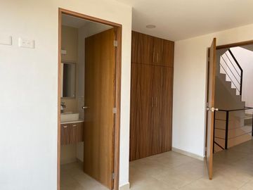 Venta de casa nueva en conjunto cerrado en San Juan Cuautlancingo.